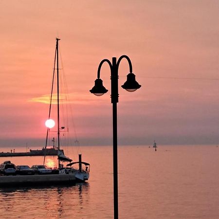 Boat & Breakfast Hotel Umag Exterior photo