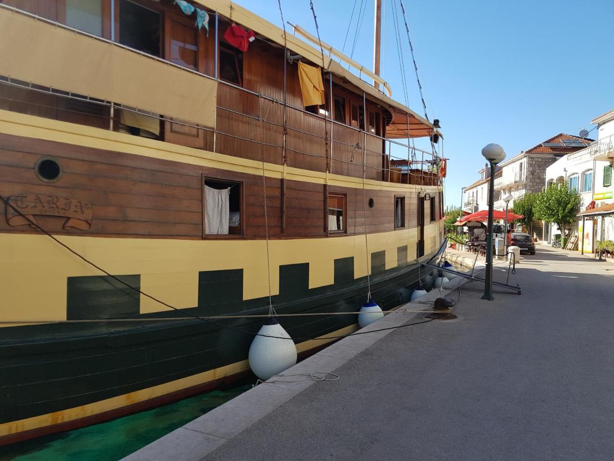 Boat & Breakfast Hotel Umag Exterior photo